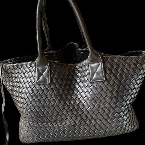 Bottega Veneta Cabat Tote Intrecciato Nappa Medium - Picture 1 of 5
